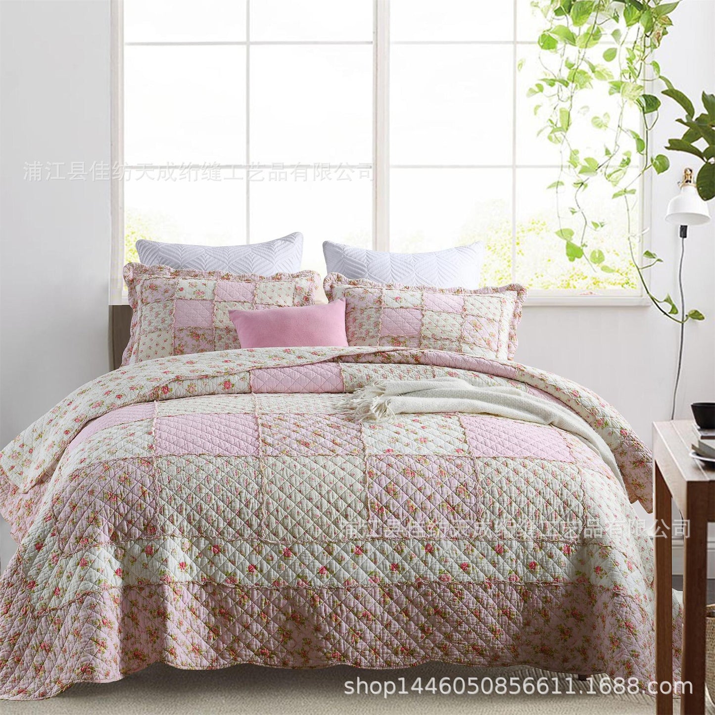 Blossom Patchwork Pink Quilt Set