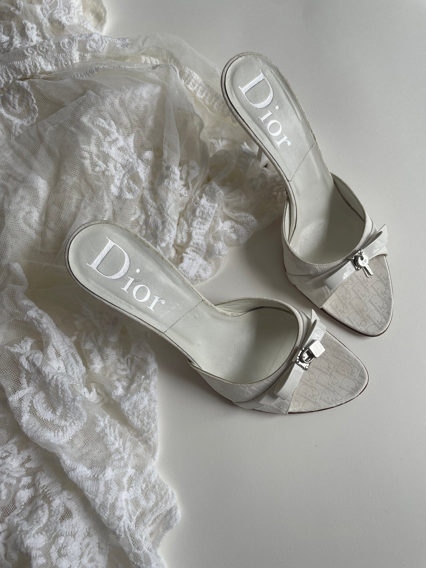 DR Bella Noir Bow Heels