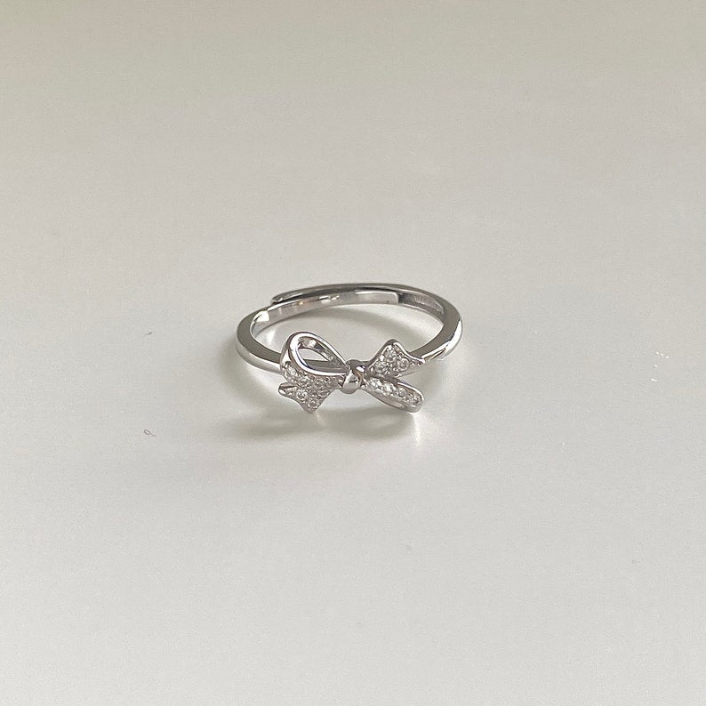 Asymmetric Bow Tie Ring